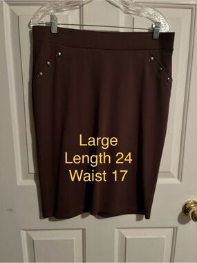 Classic Brown Stud-Accent Pencil Skirt